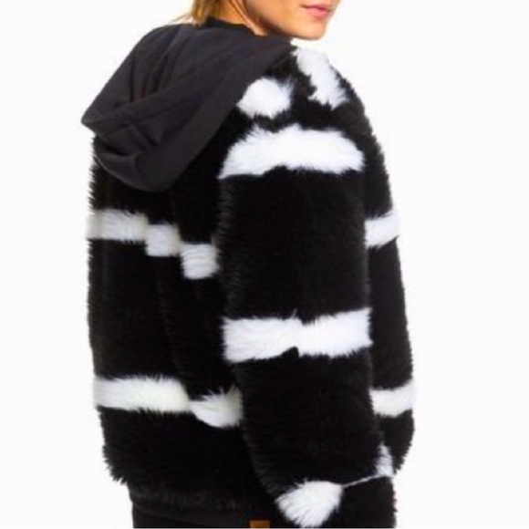 Roxy Carrie Faux Fur Black and White Jacket/Coat, Hooded Women Size Large EUC - Picture 4 of 15
